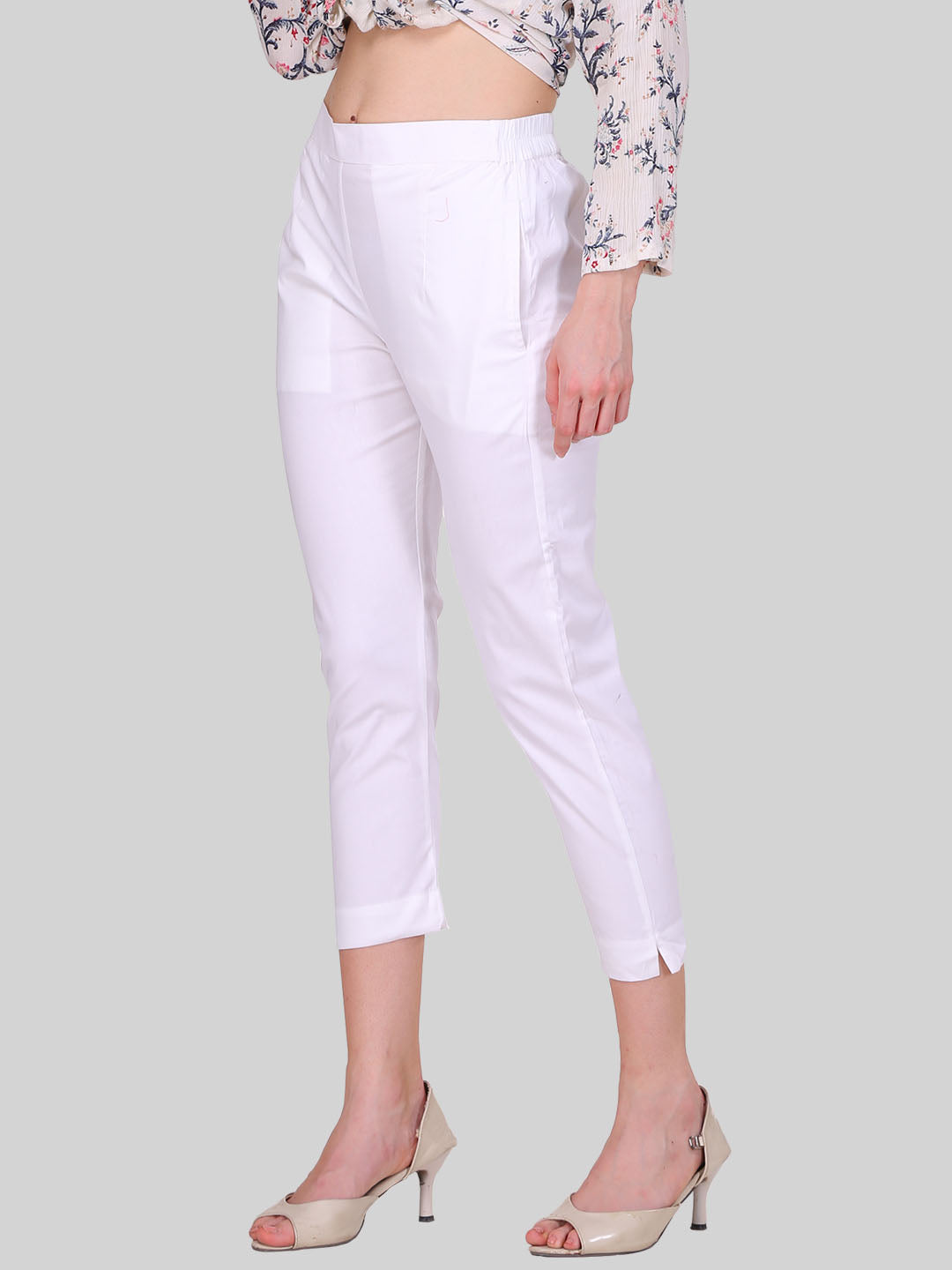 Saundarya Women’s Cropped Cotton Pants; White