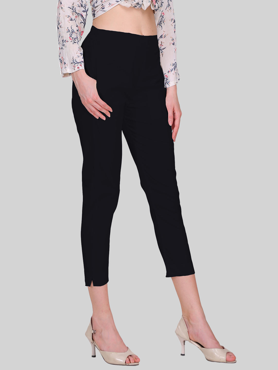 Saundarya Women’s Cropped Cotton Pants; Black