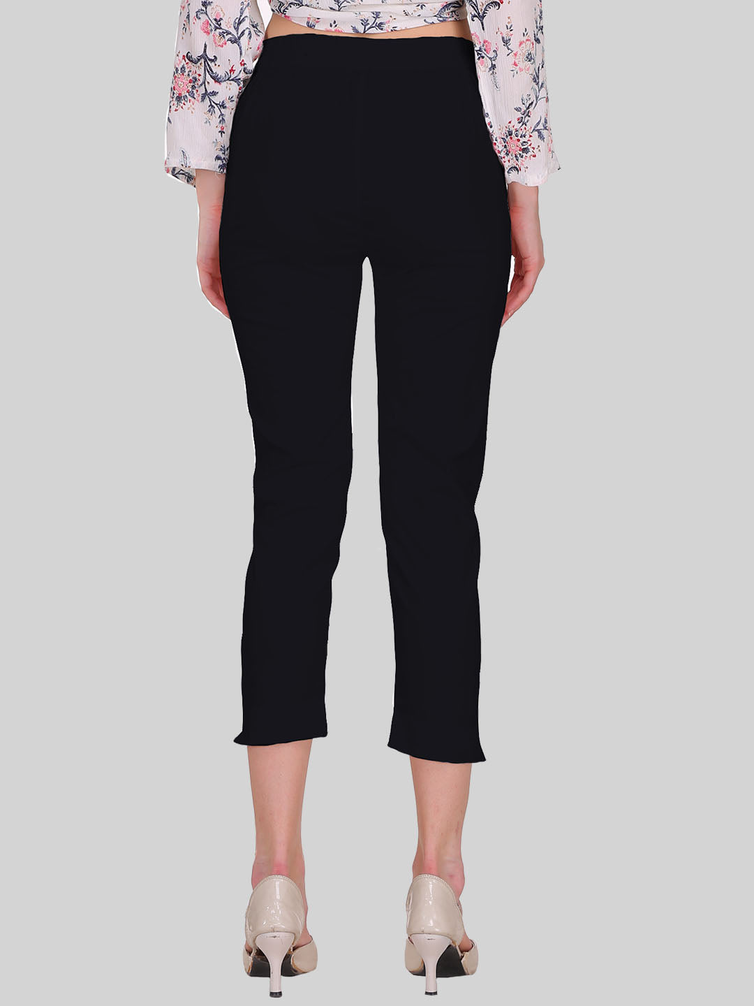 Saundarya Women’s Cropped Cotton Pants; Black